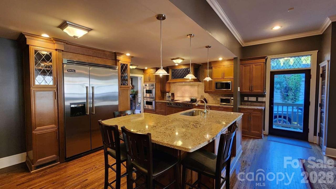 2215 Hassell Pl., Charlotte, NC 28209