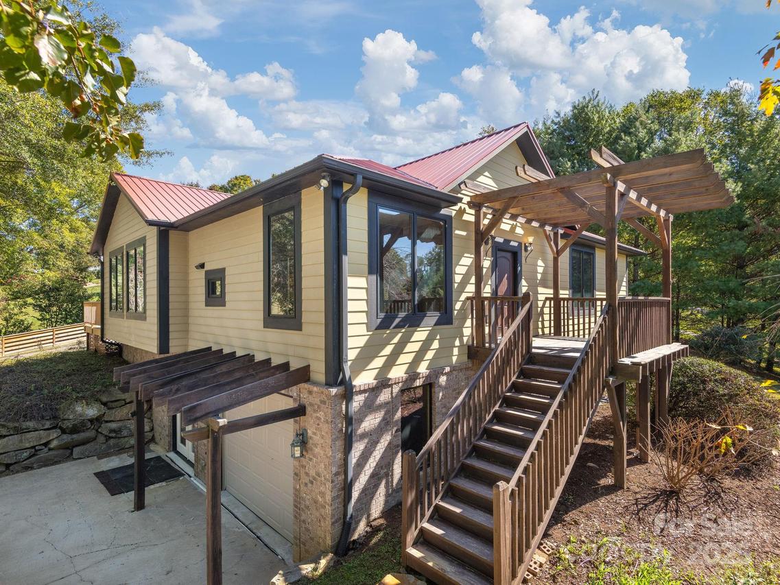 5 N North Valley Dr., Weaverville, NC 28787