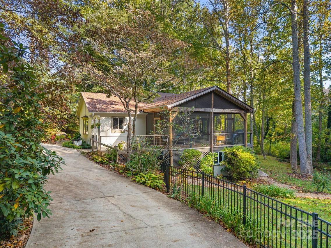 23 Shelby Dr., Asheville, NC 28803