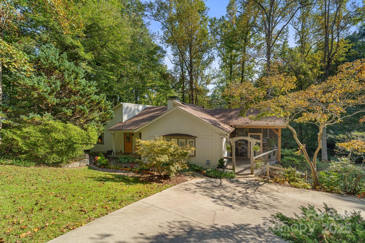 23 Shelby Dr., Asheville, NC 28803