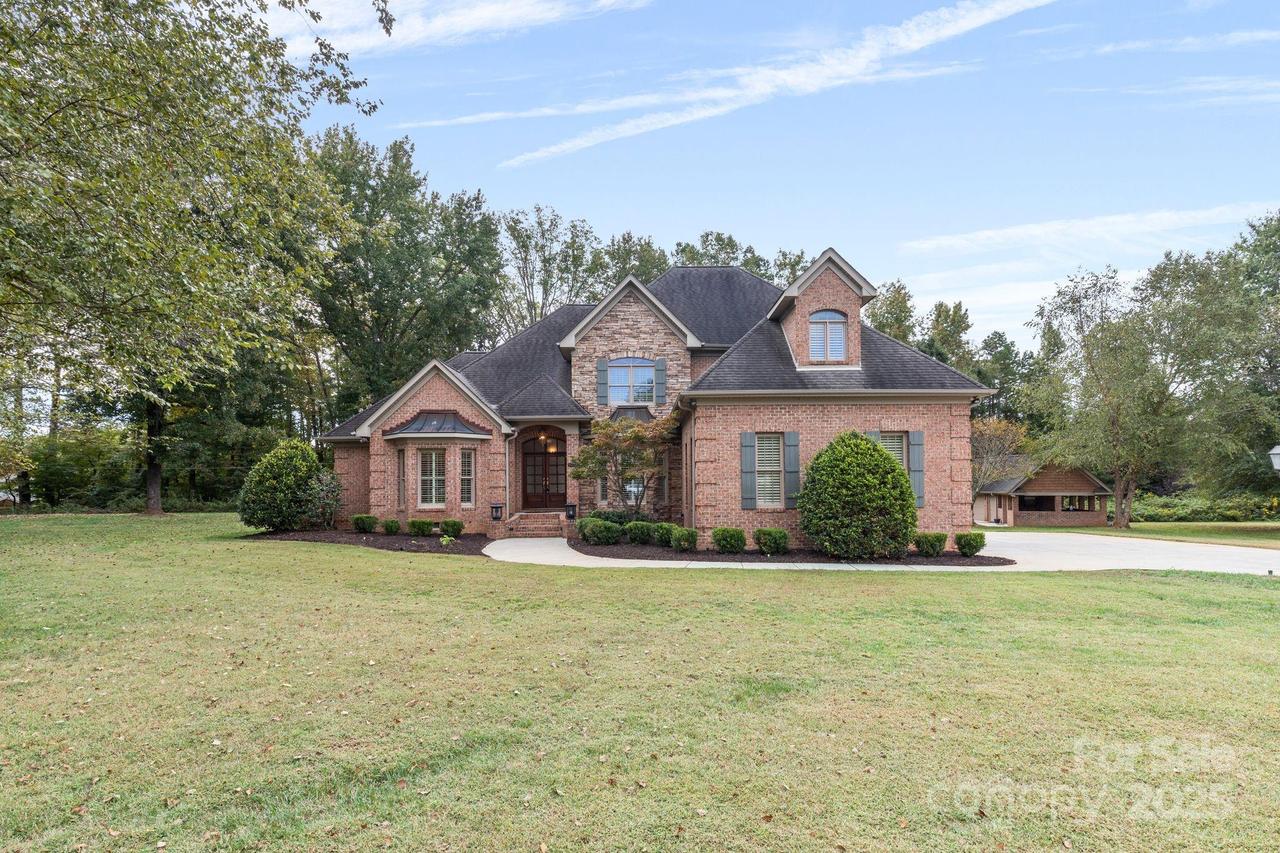 9711 Arlington Oaks Dr., Charlotte, NC 28227