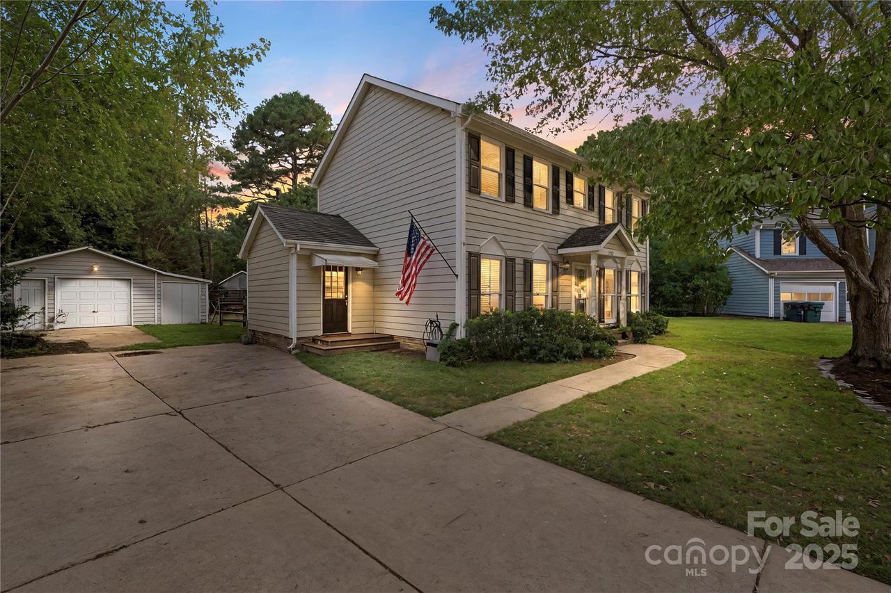 2519 Fitzpatrick Ln., Matthews, NC 28105