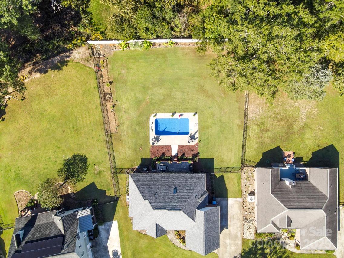 8316 Quail Hollow Dr., Harrisburg, NC 28075