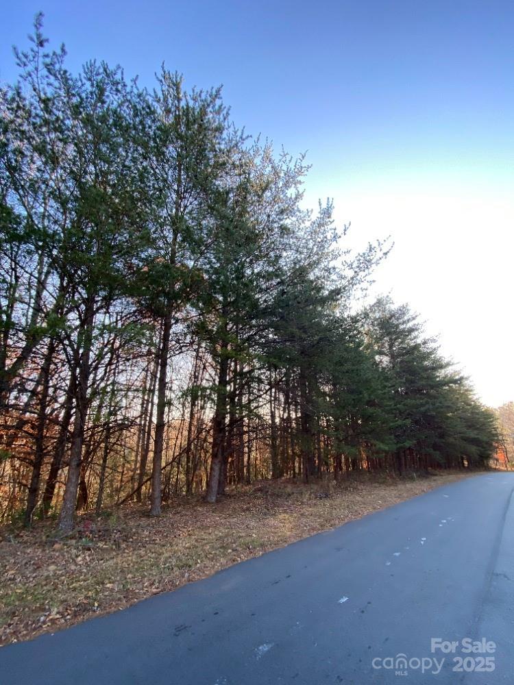 1420 Windemere Ln., Hickory, NC 28602