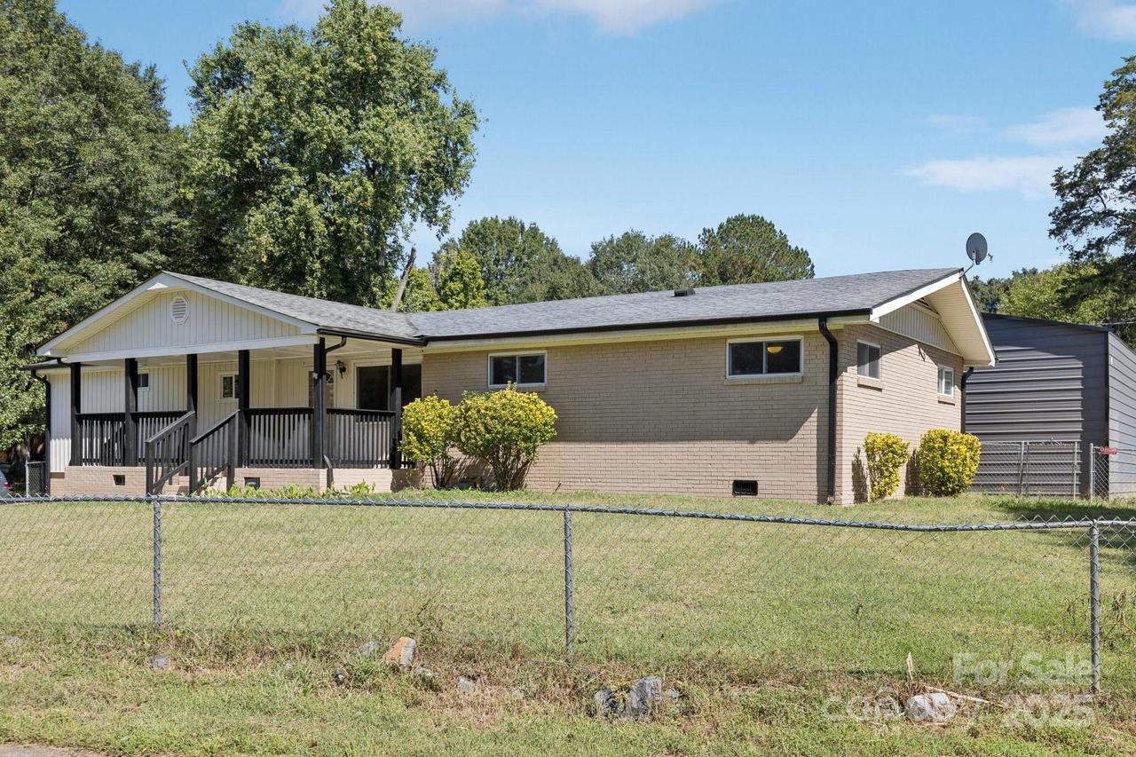 1024 Old Mountain View Rd., Mount Holly, NC 28120