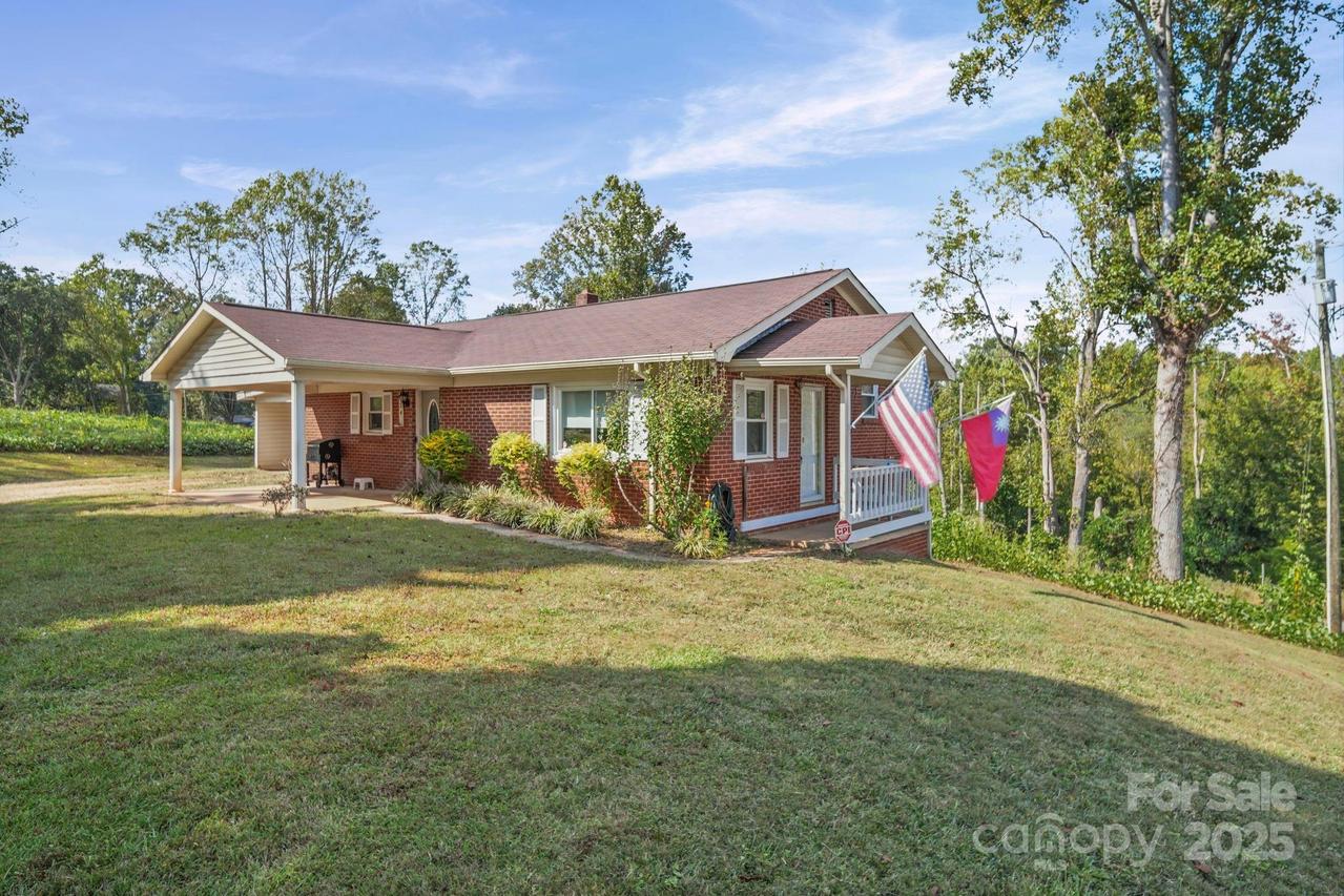 624 Overlook Dr., Newton, NC 28658