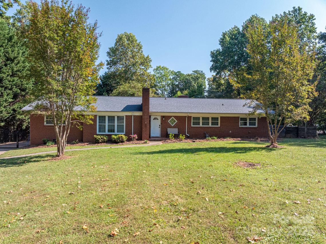 1640 Carolina Cir., Gastonia, NC 28054