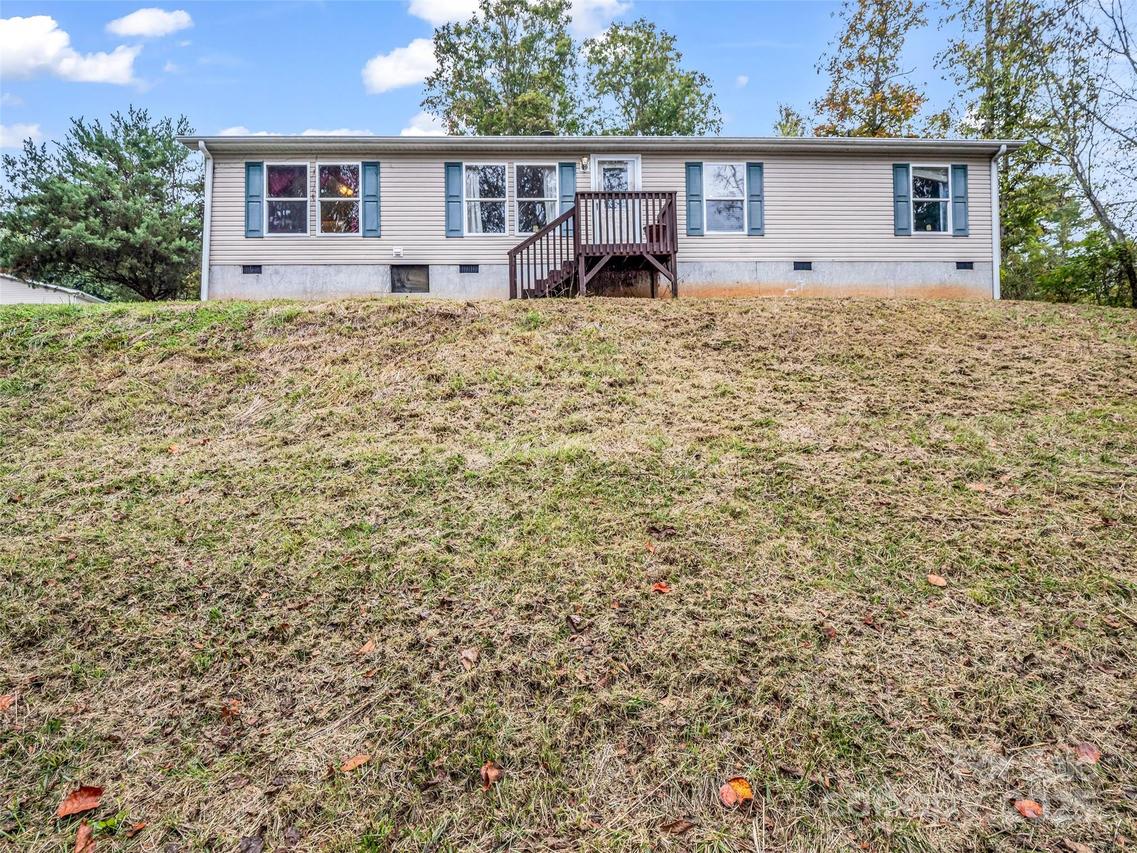 114 Leonards Ln., Weaverville, NC 28787