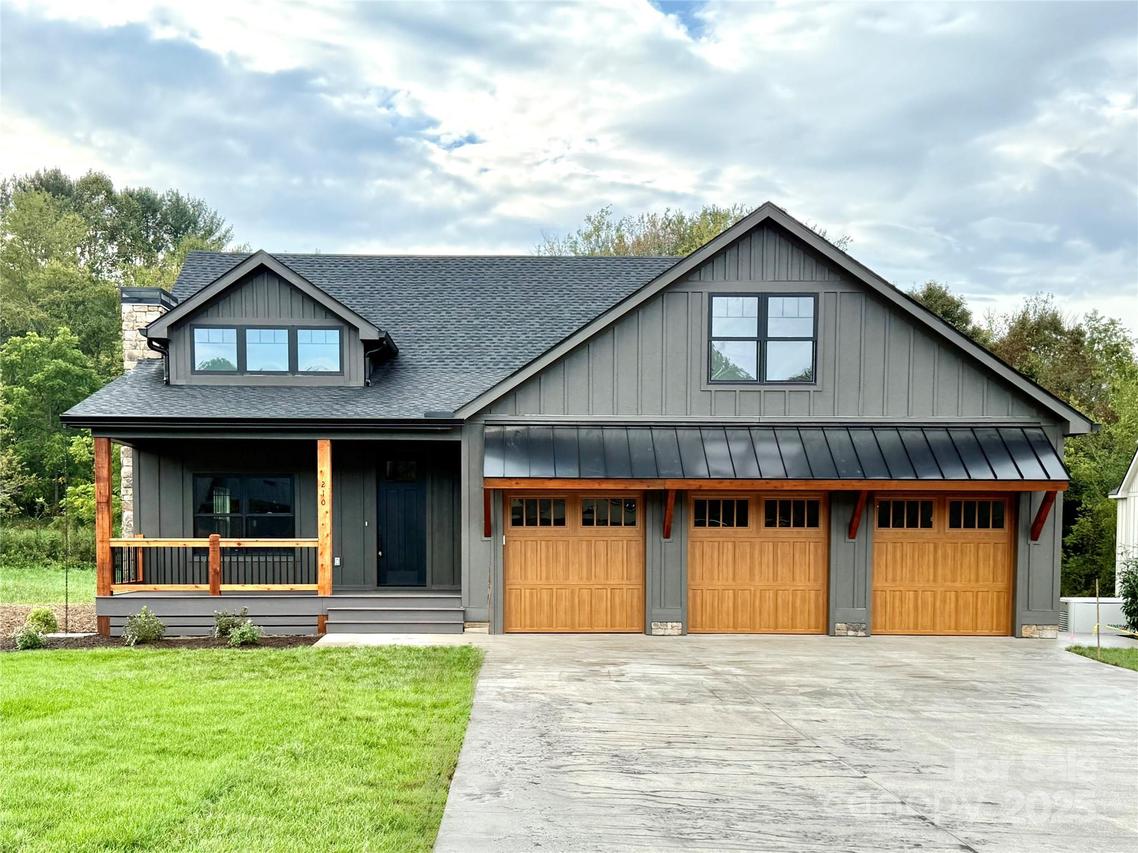 210 Mavrick Dr., Mills River, NC 28759