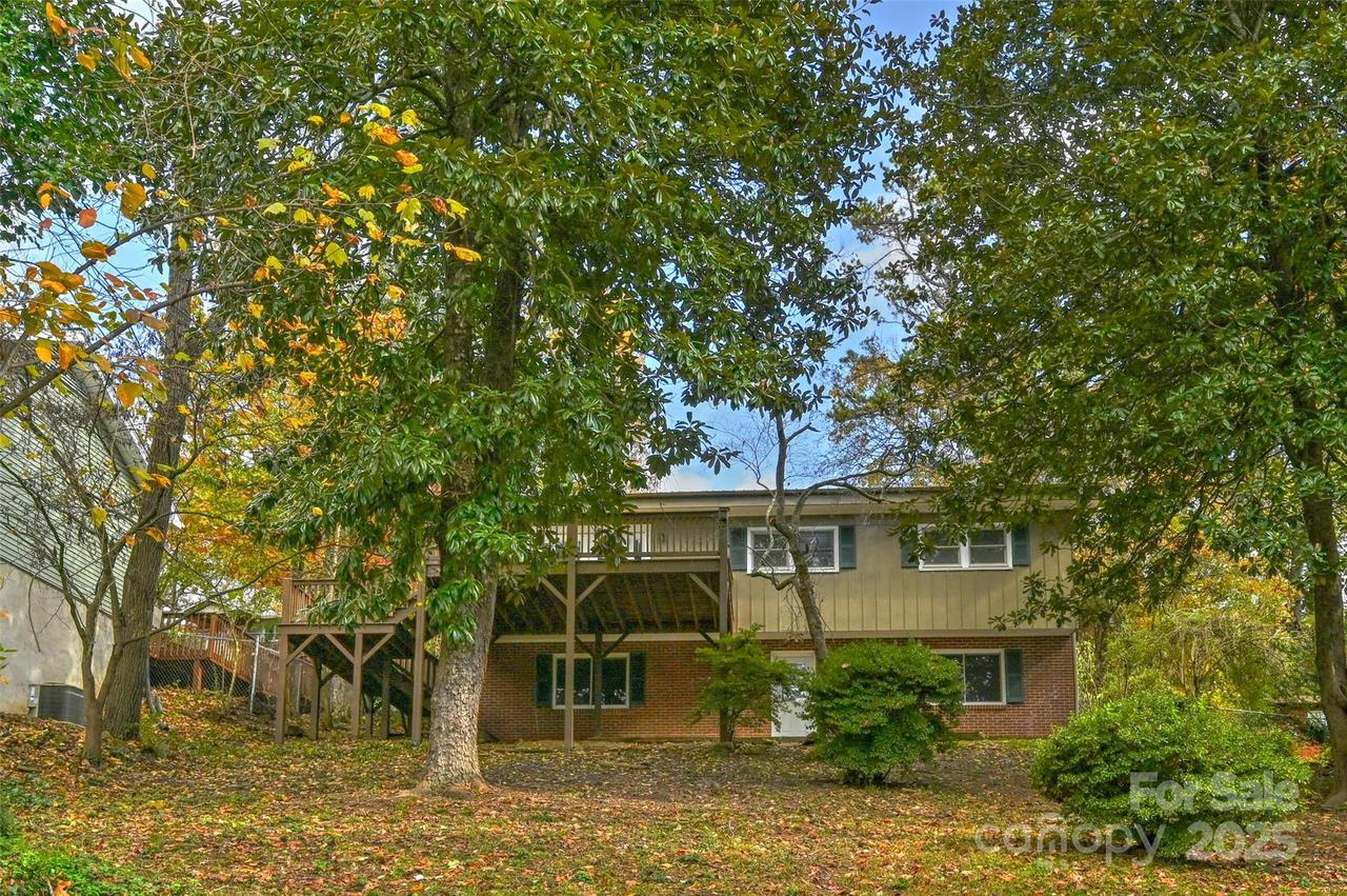 22 E Shore Dr., Asheville, NC 28805