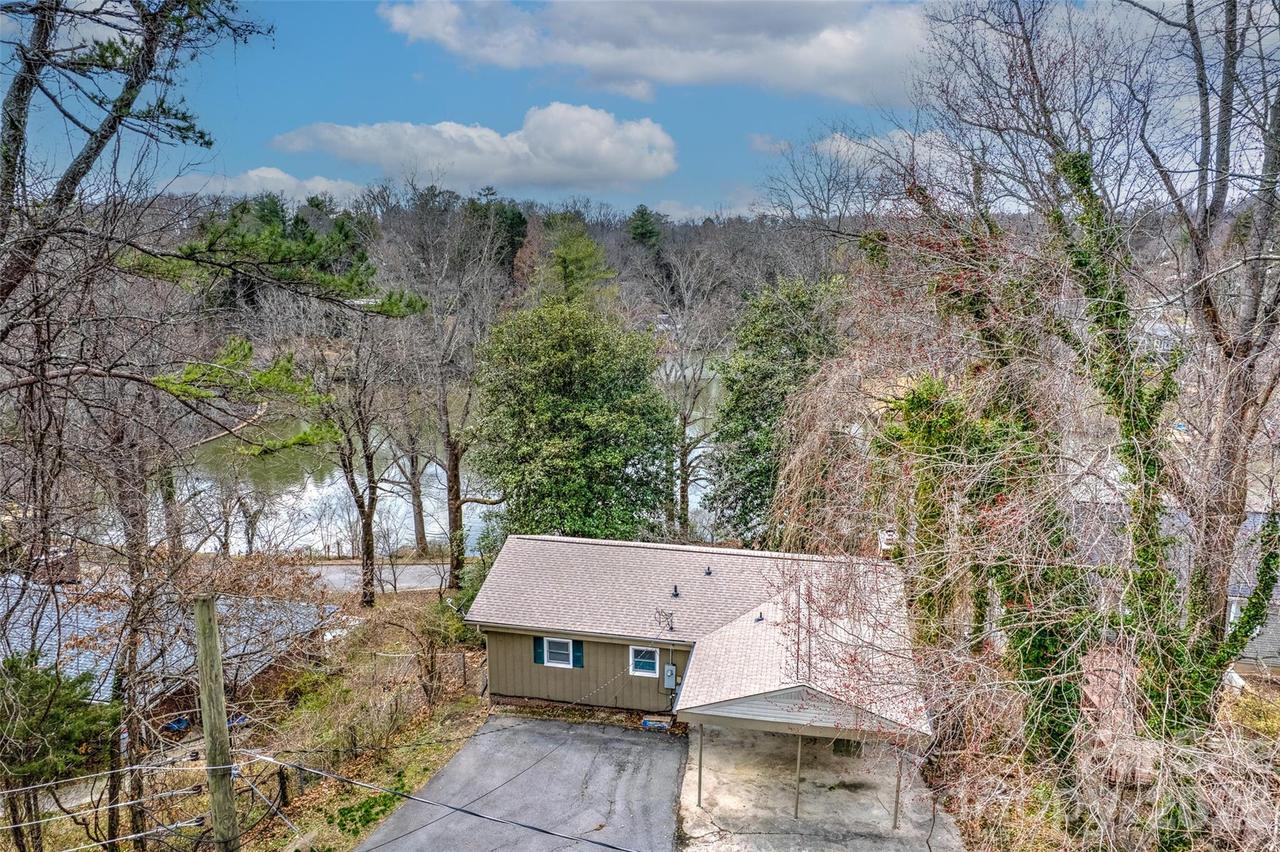 22 E Shore Dr., Asheville, NC 28805