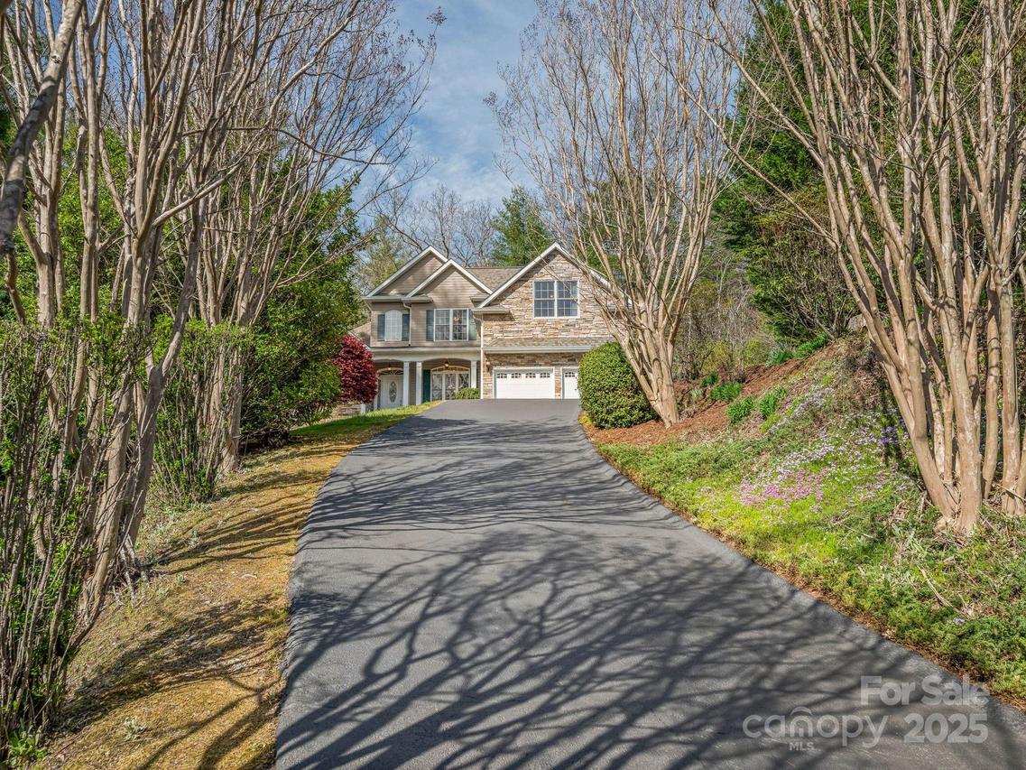 180 Kanuga Forest Dr., Hendersonville, NC 28739