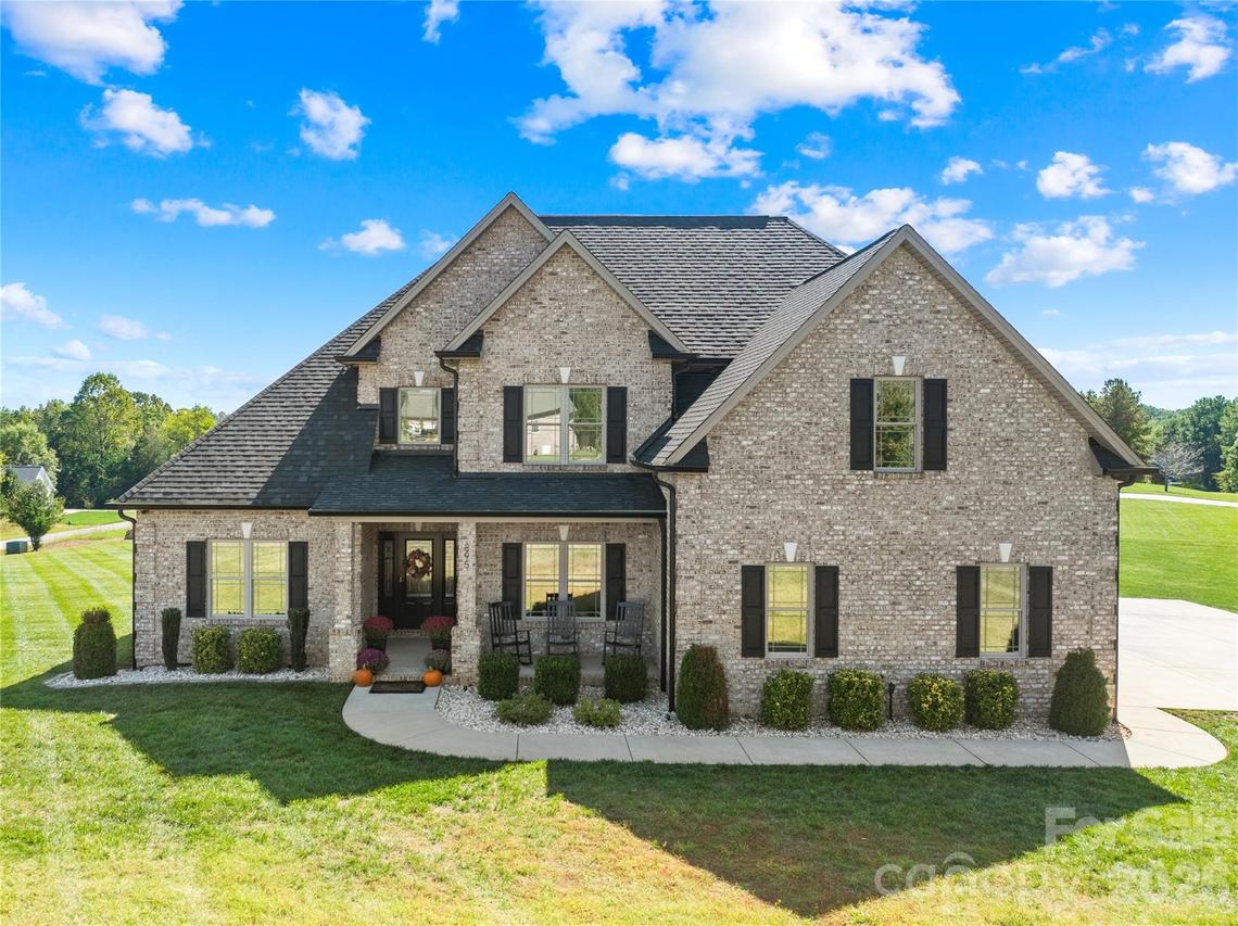 895 Oak Ridge Farms Cir., Newton, NC 28658