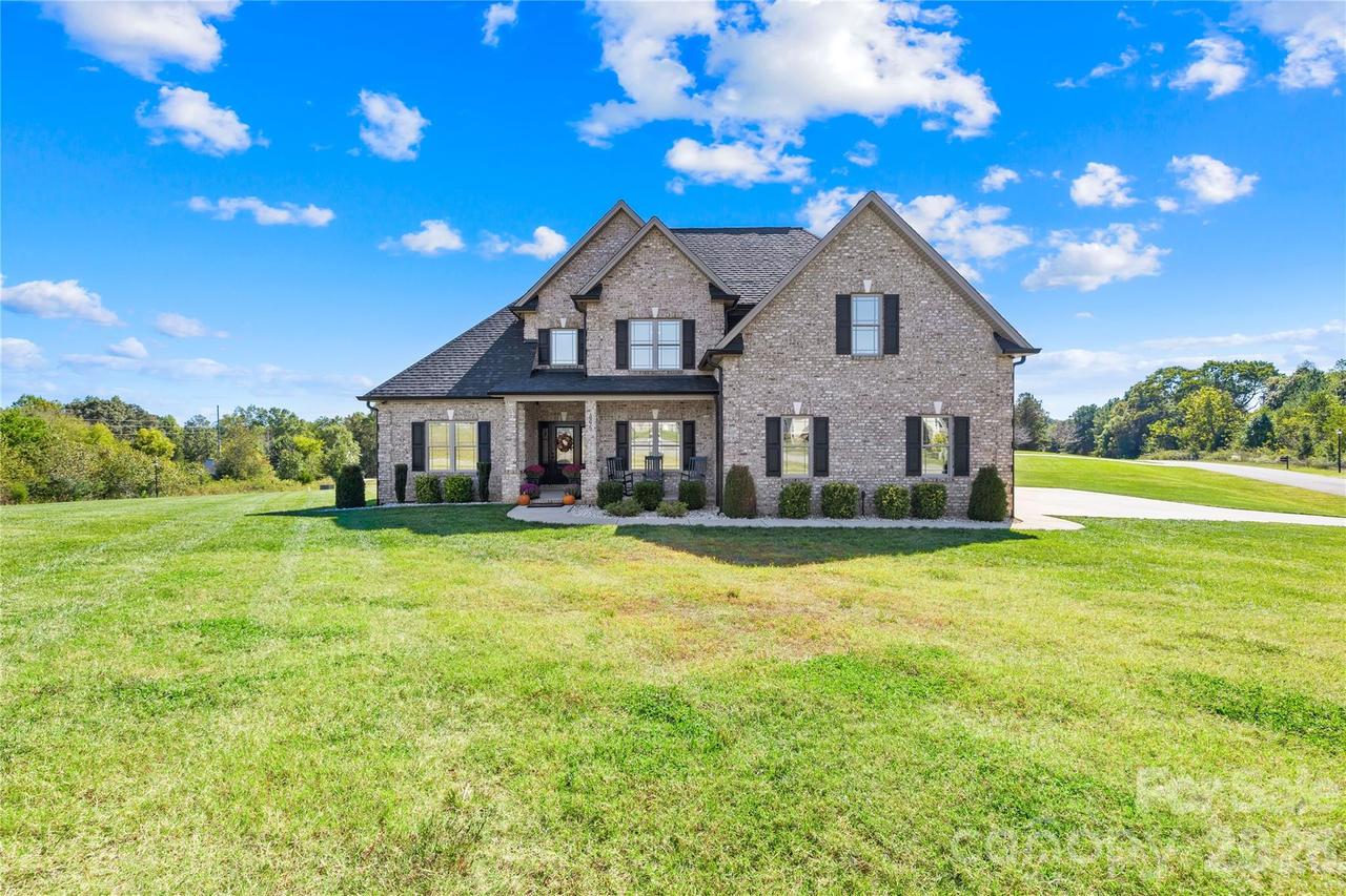 895 Oak Ridge Farms Cir., Newton, NC 28658