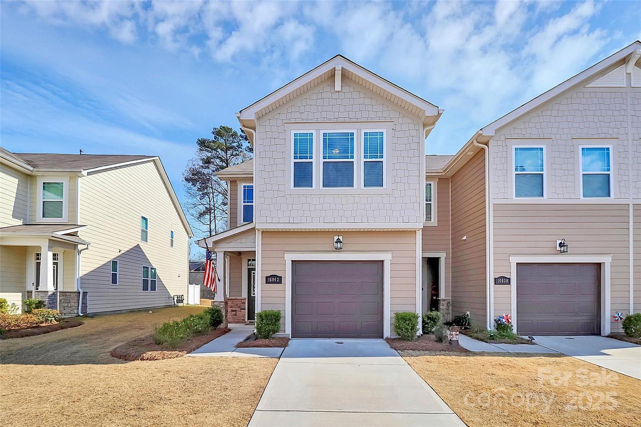 16042 Red Buckeye Ln., Huntersville, NC 28078