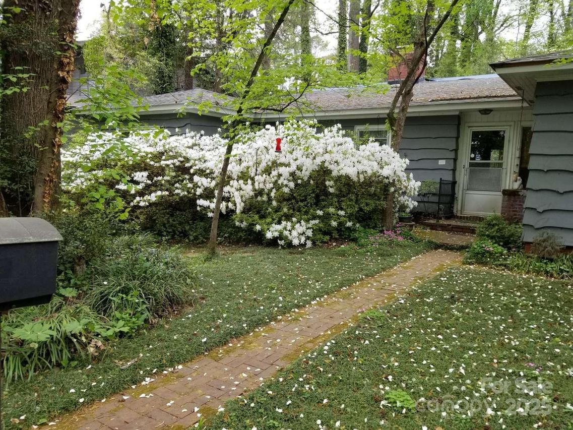 133 Wonderwood Dr., Charlotte, NC 28211