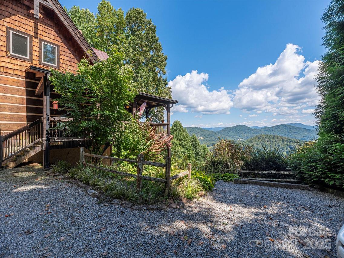 234 Historic Oak Tr., Waynesville, NC 28785