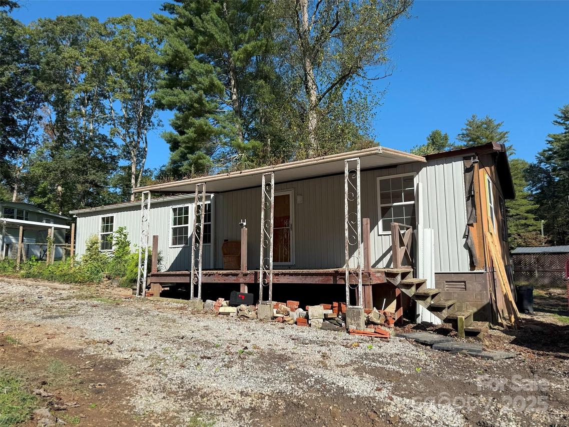88 Puma Dr., Hendersonville, NC 28791