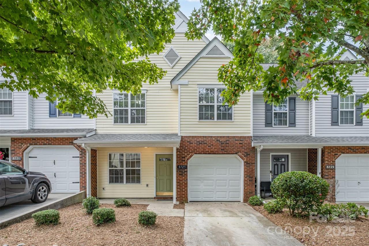8725 Robinson Forest Dr., Charlotte, NC 28277