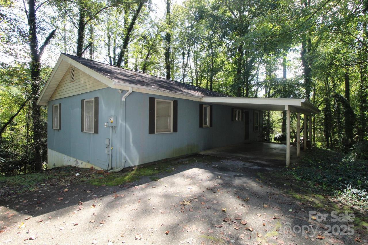 2714 Indian Tr., Lenoir, NC 28645