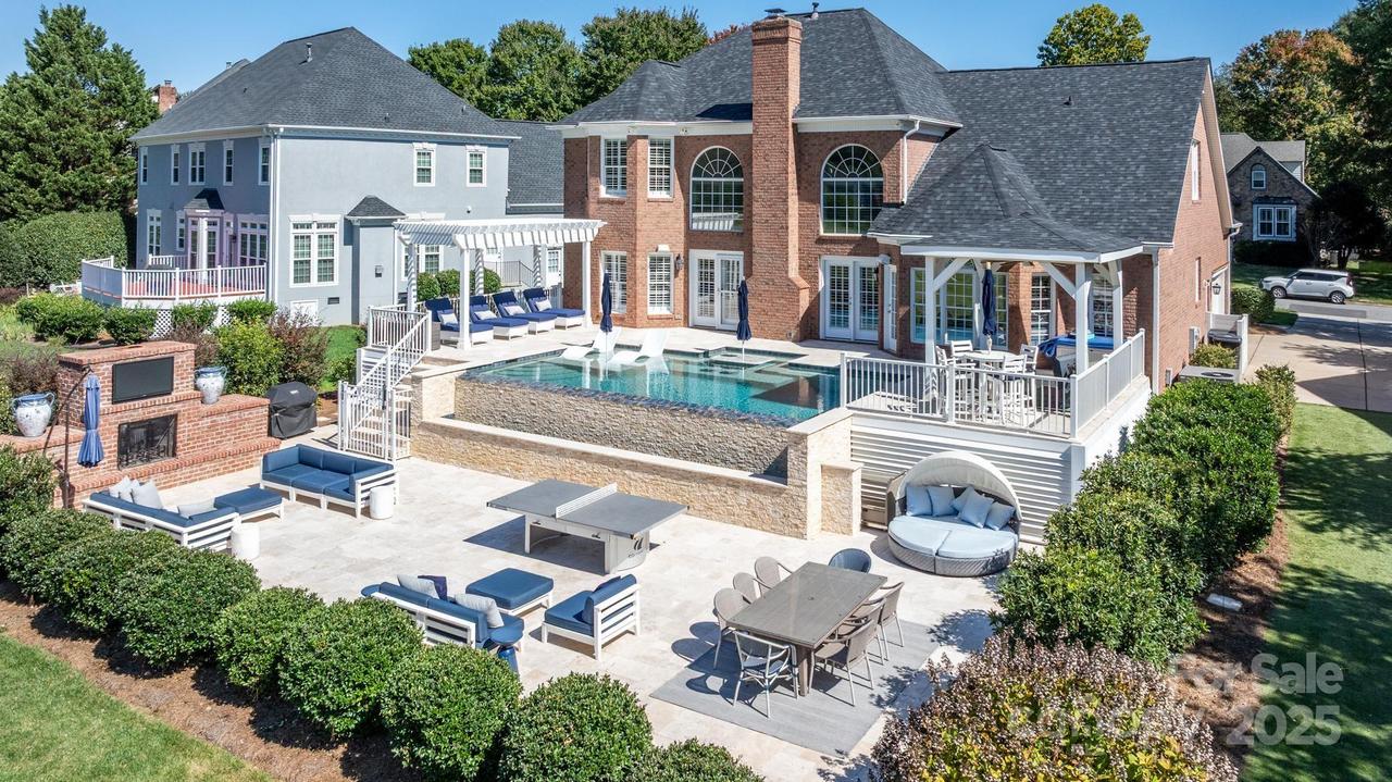15705 Northstone Dr., Huntersville, NC 28078