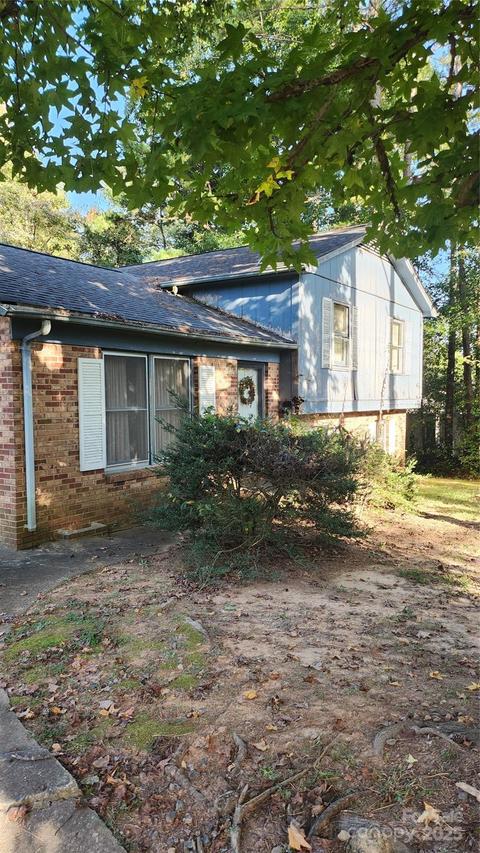 1511 Rolling Meadow Ln., Gastonia, NC 28054