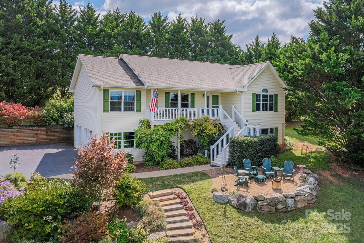 27 Worthington Ln., Weaverville, NC 28787