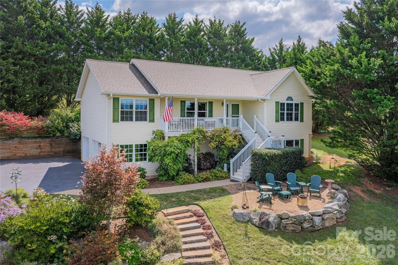 27 Worthington Ln., Weaverville, NC 28787