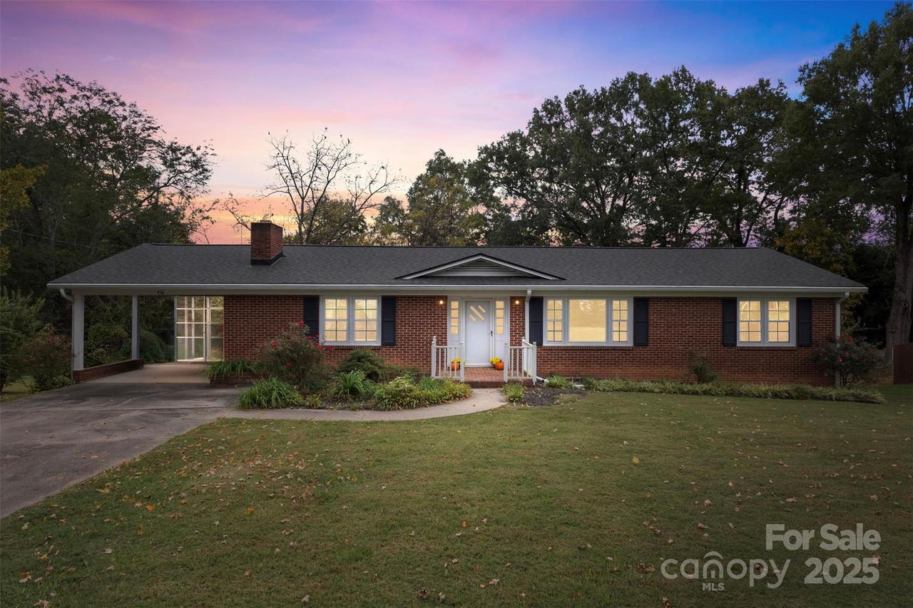 458 Roy Eaker Rd., Cherryville, NC 28021