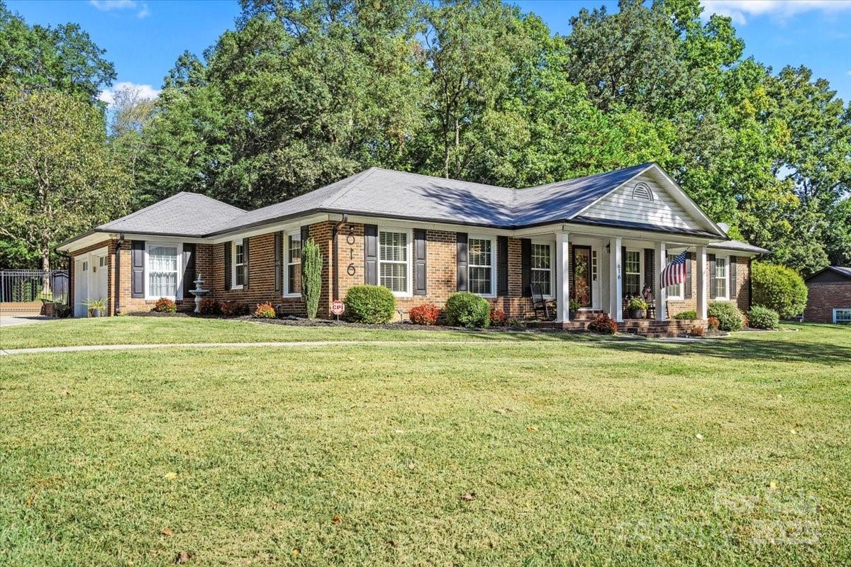 616 Coulwood Dr., Charlotte, NC 28214