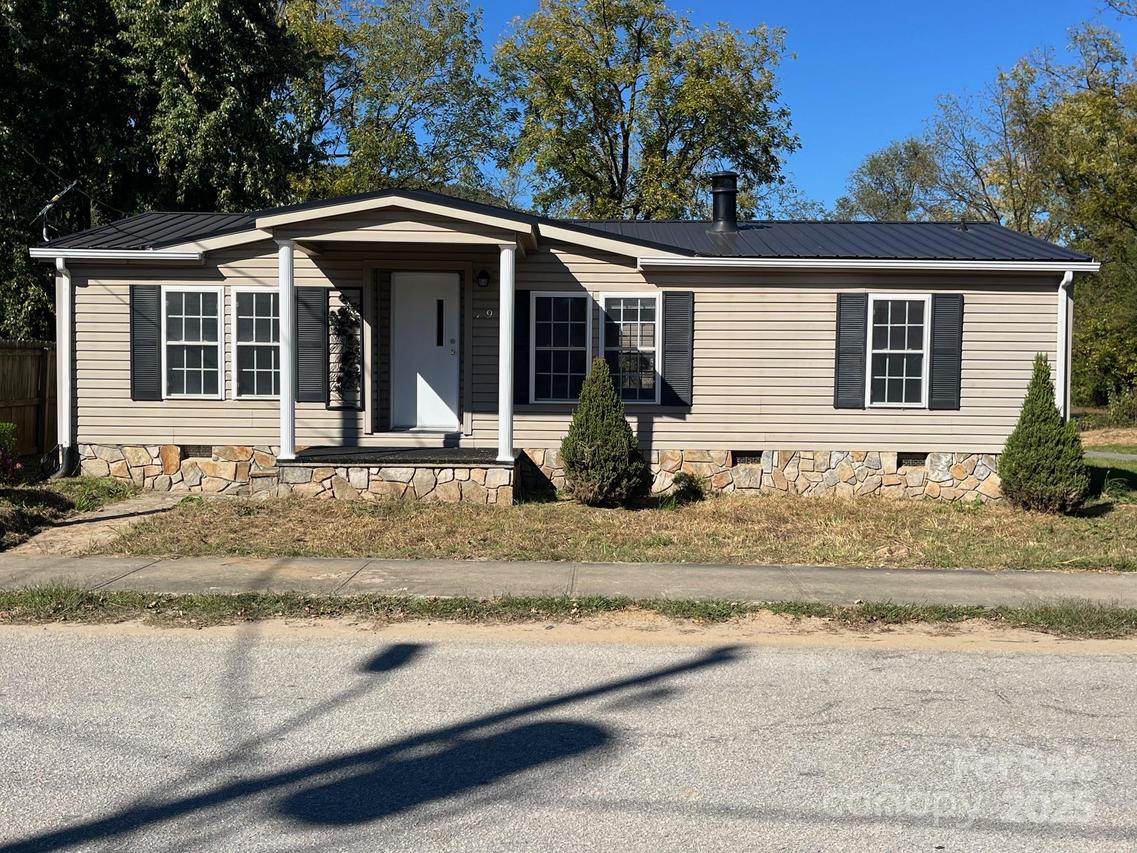 29 E Mitchell St., Old Fort, NC 28762