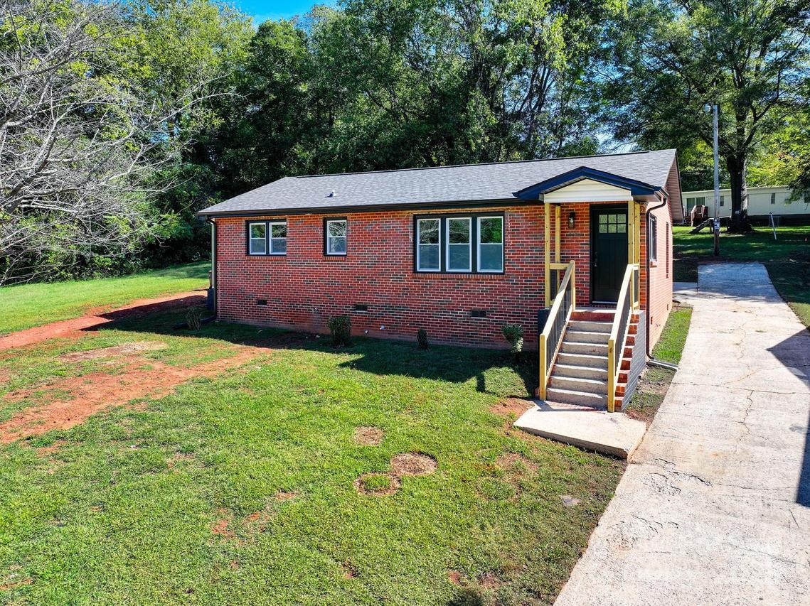 127 S Caldwell Ave., Newton, NC 28658