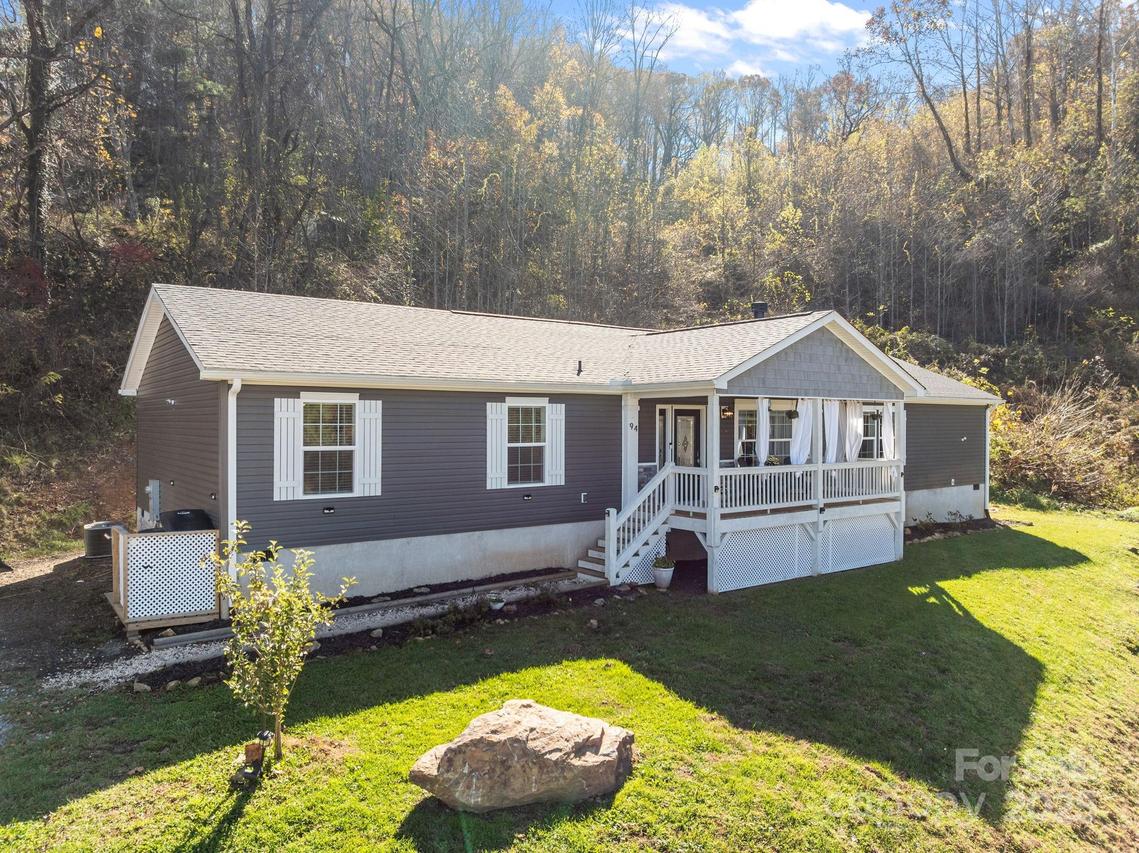 94 Leopard Dr., Waynesville, NC 28786