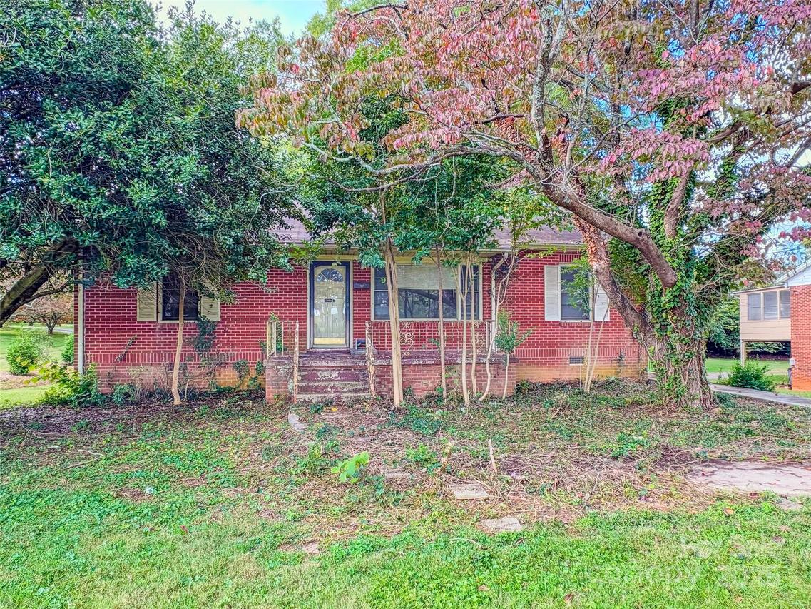537 N Center St., Statesville, NC 28677