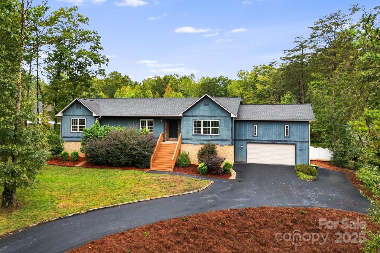 581 Dublin Ln., Columbus, NC 28722