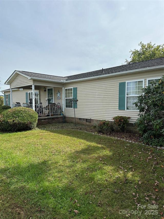 308 Riverwind Dr., Hendersonville, NC 28739