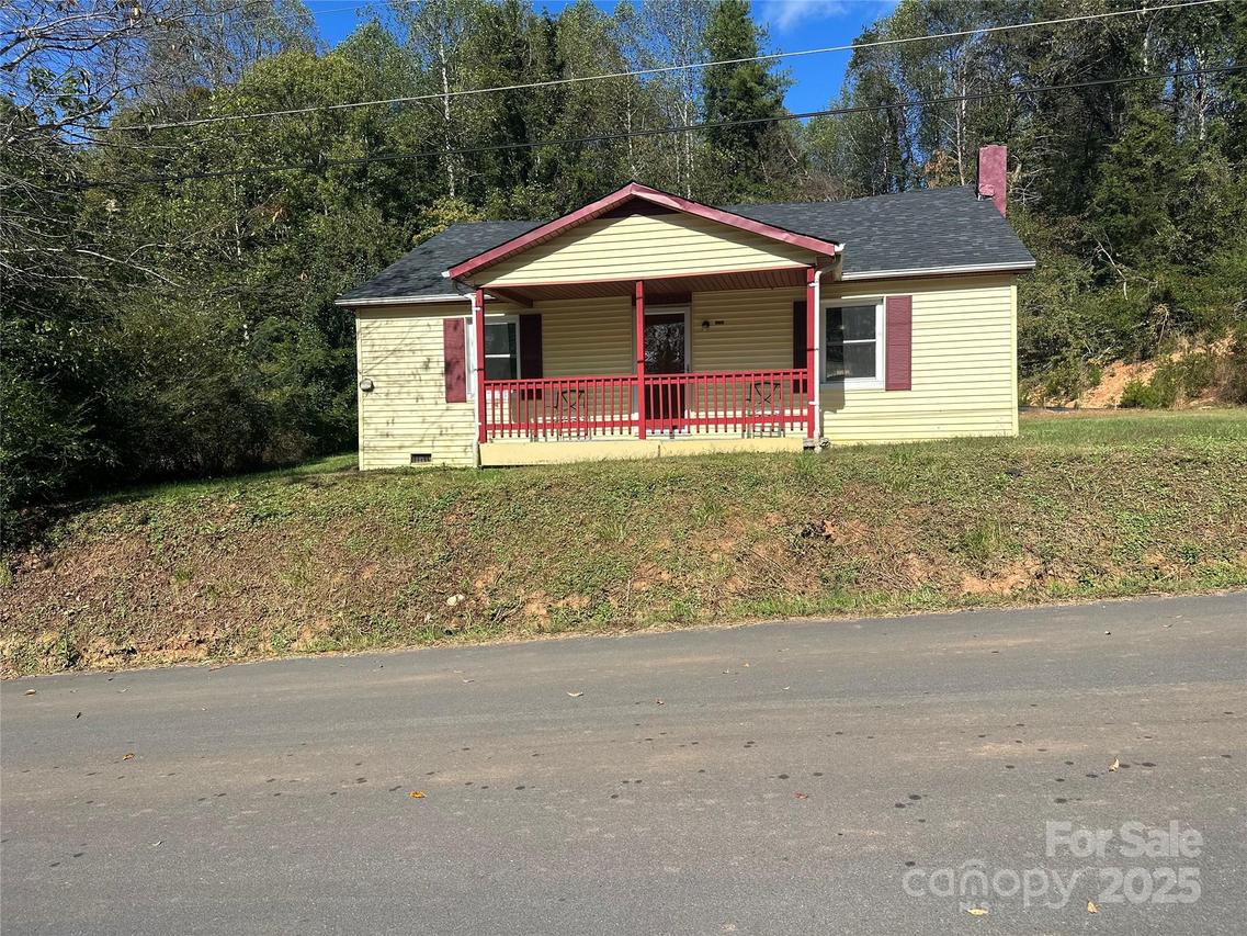 2783 Shewcraft Pl., Lenoir, NC 28645