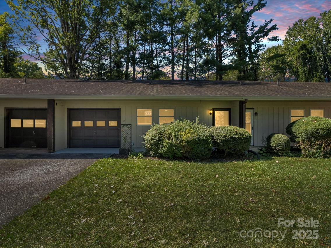 605 Hebron Rd., Hendersonville, NC 28739