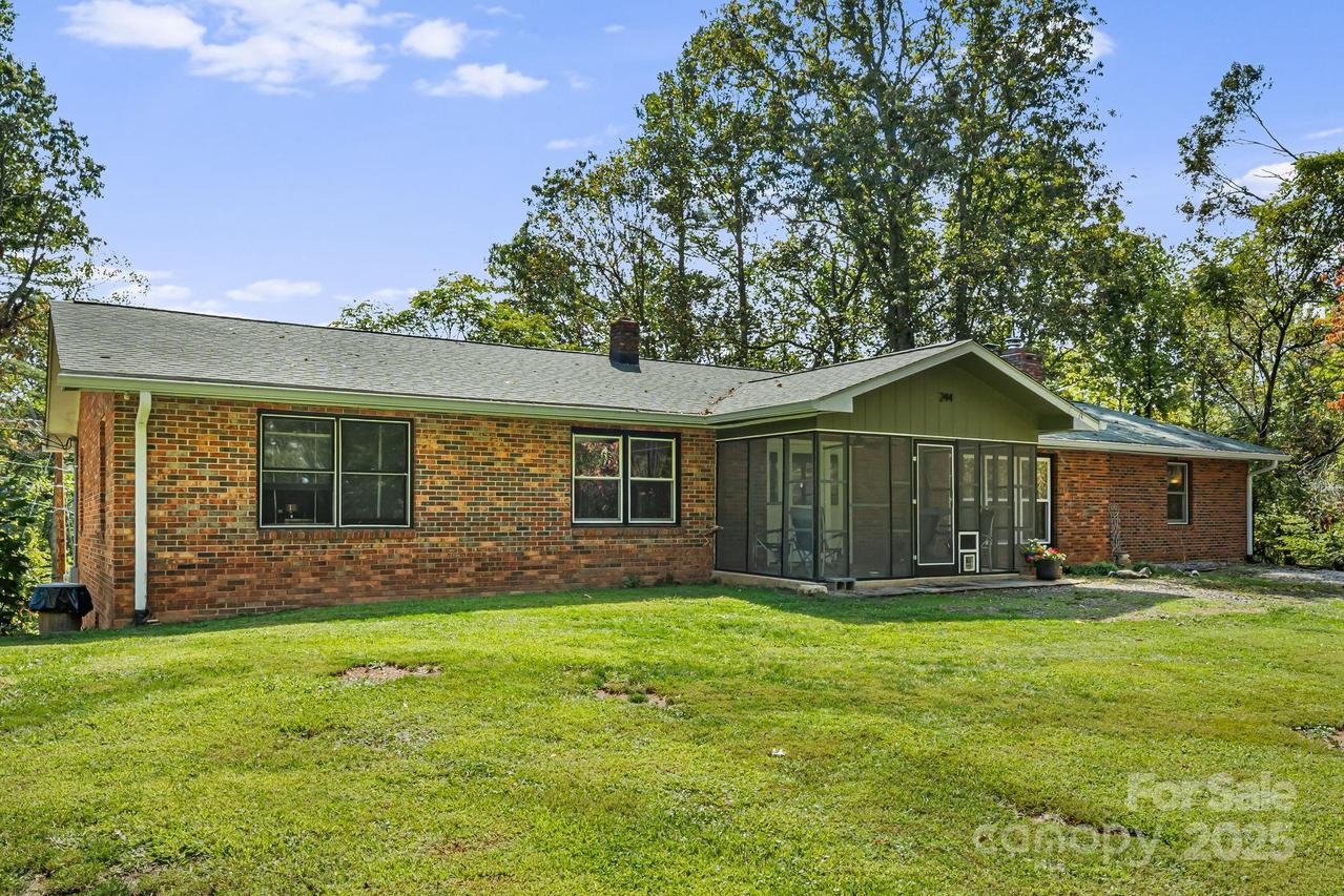 244 Mcmahon Ln., Bakersville, NC 28705