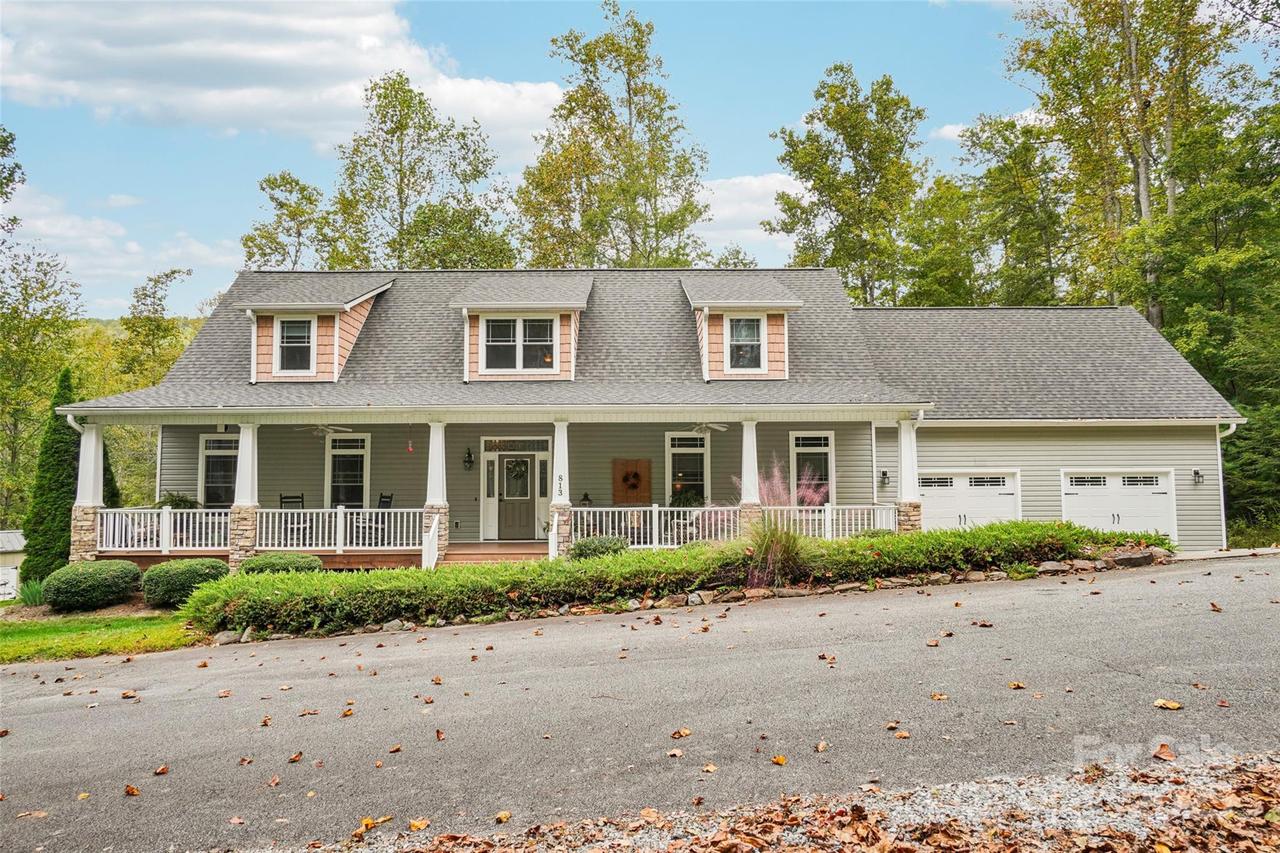 813 Beech Tree Pl., Hendersonville, NC 28792