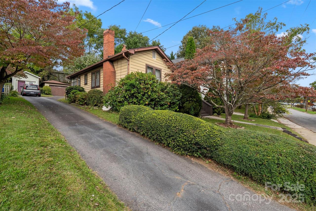 27 Ormond Ave., Asheville, NC 28806