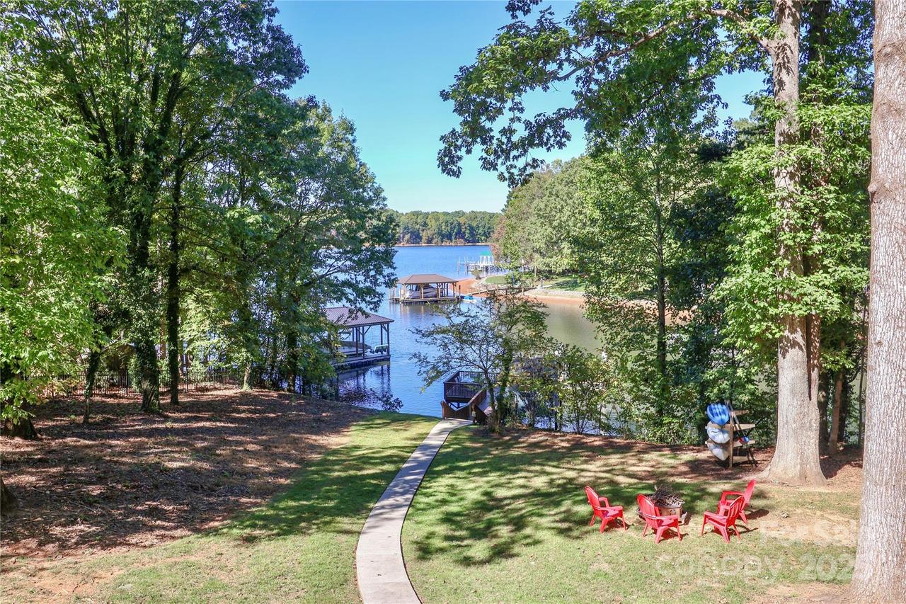 604 Beaten Path Rd., Mooresville, NC 28117