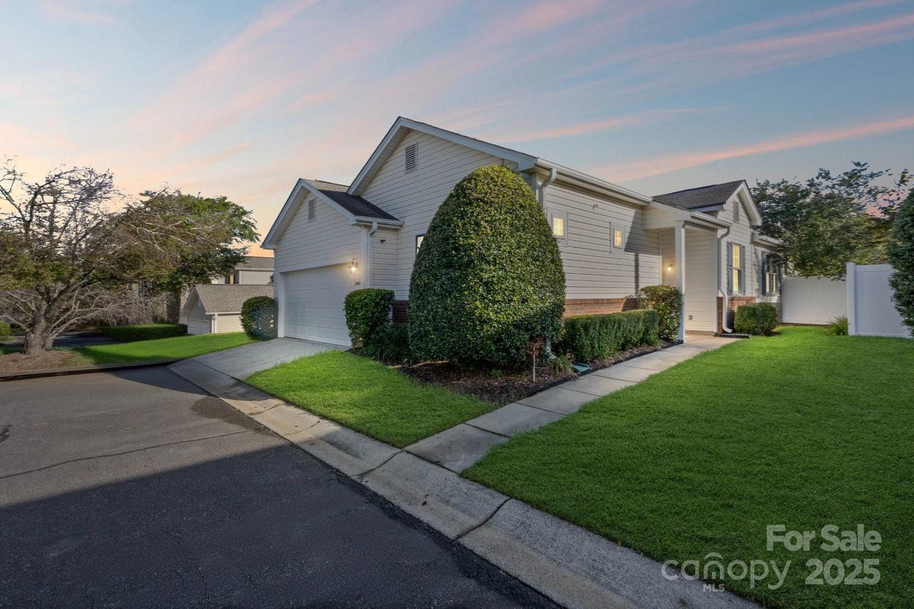 8663 Meadowmont View Dr., Charlotte, NC 28269