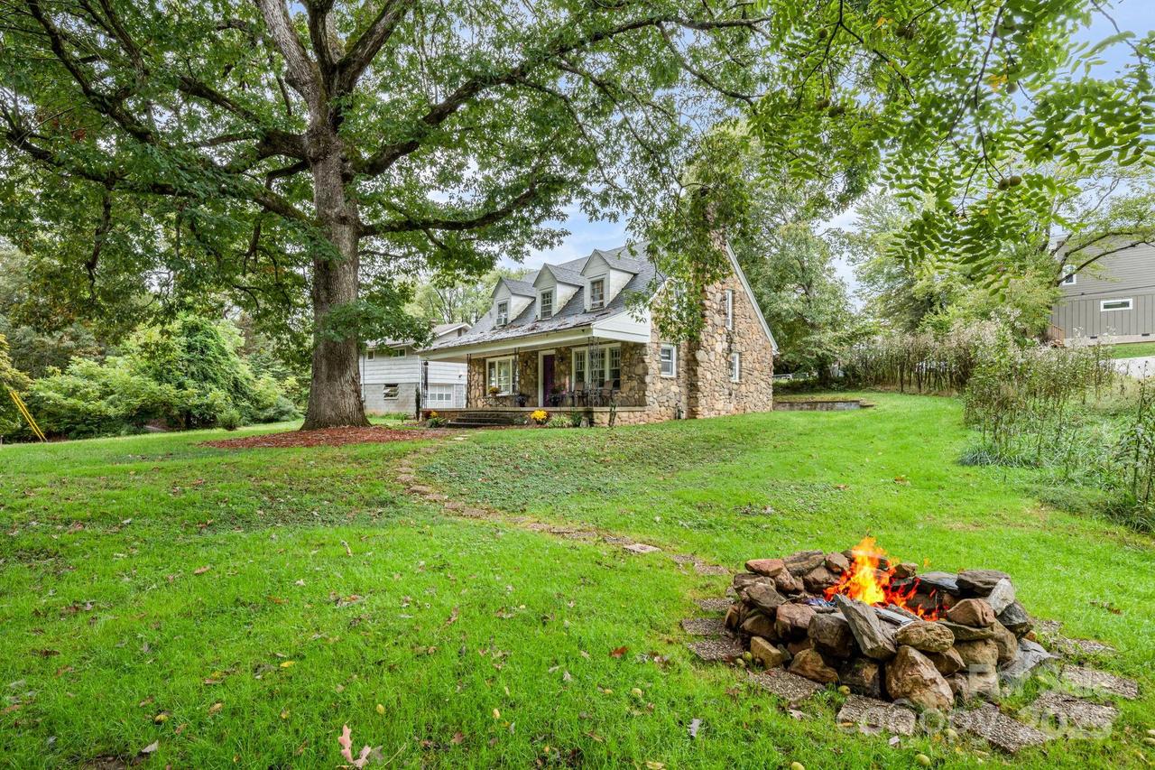 51 Gudger Rd., Candler, NC 28715