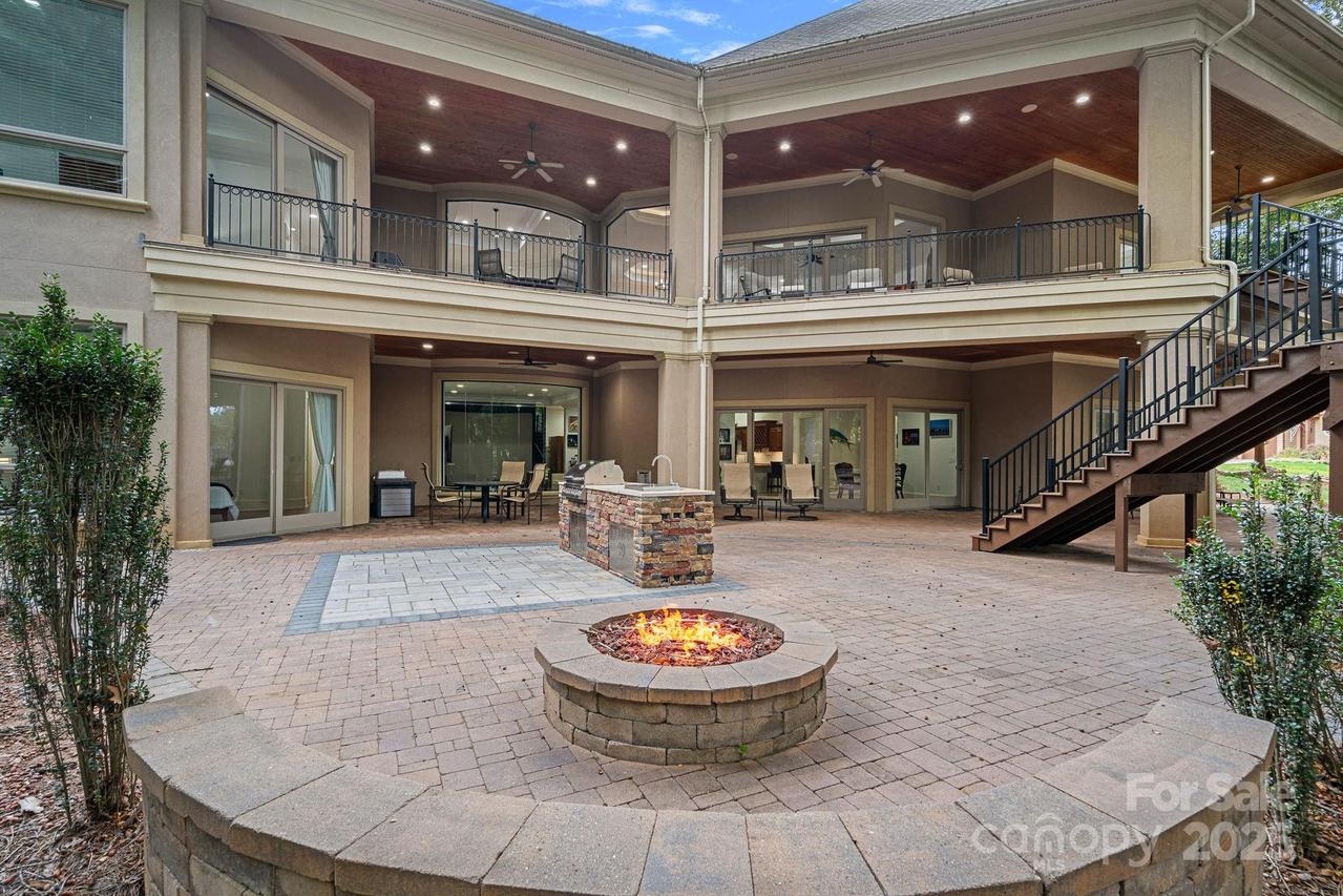 106 Lightship Dr., Mooresville, NC 28117