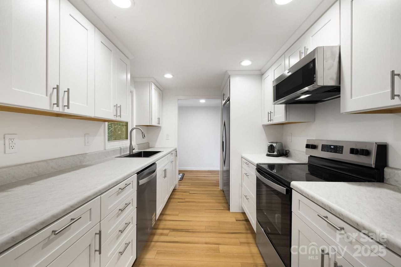 48 Elliott Rd., Brevard, NC 28712