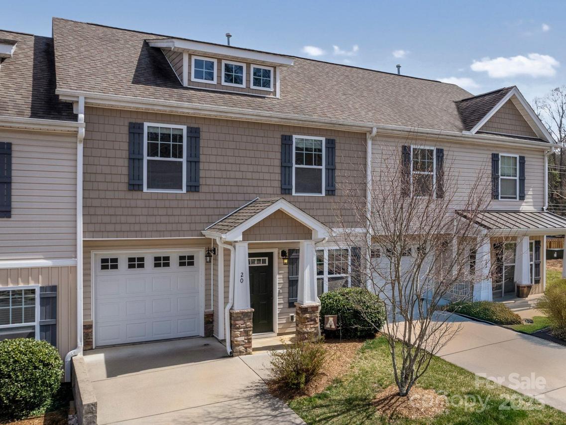 20 Barnett Shoals Dr., Weaverville, NC 28787