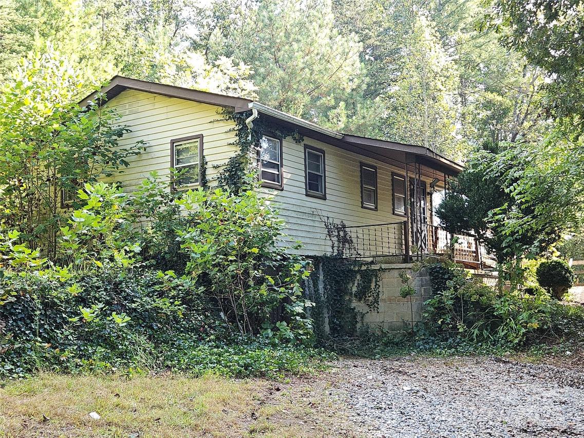 4749 Warlick Chapel Rd., Connelly Springs, NC 28612