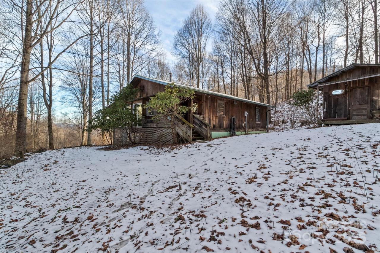 1571 Roaring Fork Rd., Burnsville, NC 28714
