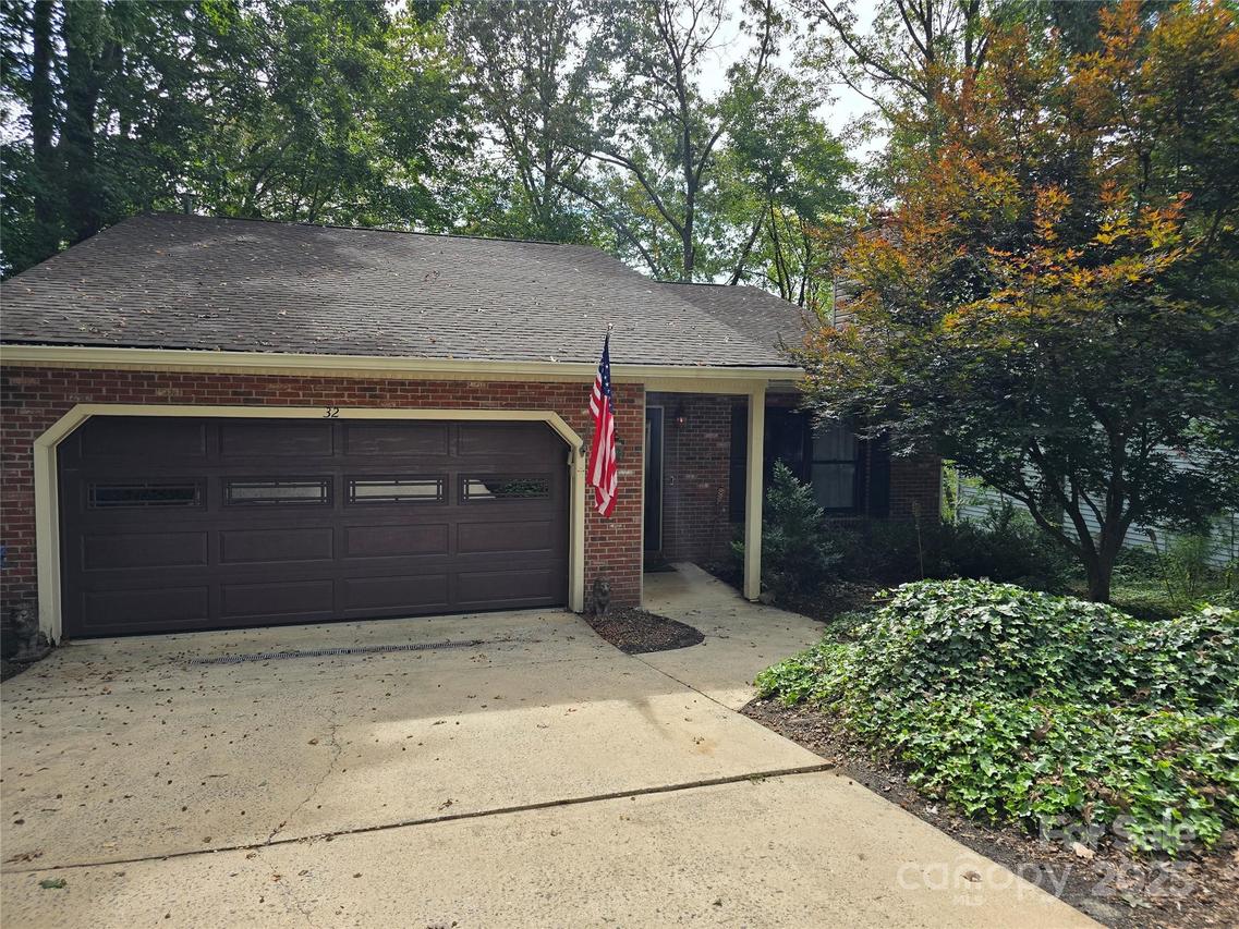 32 Foxberry Dr., Arden, NC 28704